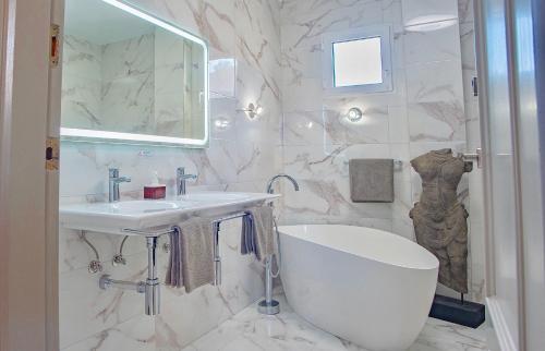 a bathroom with a sink and a tub and a toilet at 3 Bed House - Sleeps 6 - Pool - Garden - Parking in Atamaría