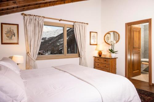 Кровать или кровати в номере Penthouse Zen Zermatt, 100m from Ski Lift and Piste