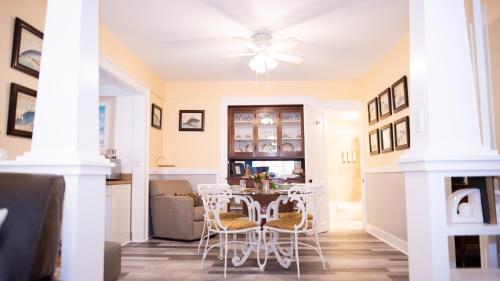 a kitchen and dining room with a table and chairs at Meranova Guest Inn in Dunedin