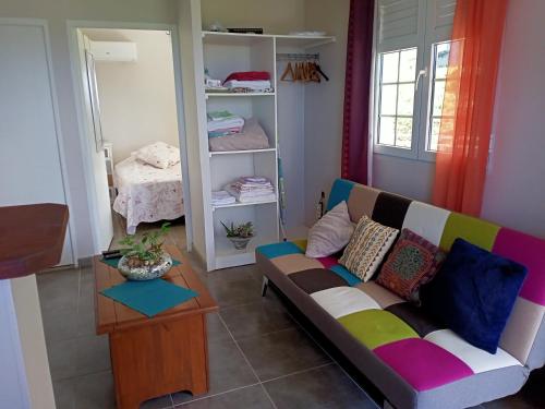Postel nebo postele na pokoji v ubytování T2 Échappée belle Sainte-Marie Kybo Karaib Location pkg Mtgne Cosy