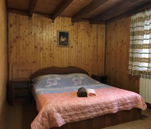 En eller flere senge i et værelse på Karpatske Vidlunnya