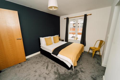 a bedroom with a bed and a window at Contractor Stays I Long Stay Offer I Gated Parking I WIFI I Workspace I PRIDE APARTMENTS in Derby