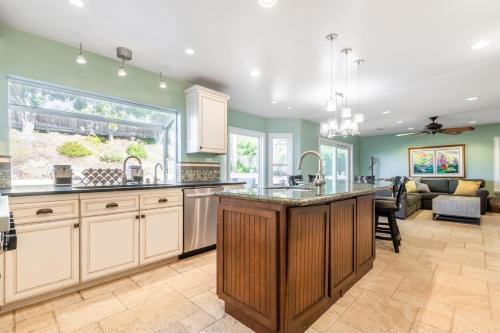 Luxurious home only 1 mile from Del Mar Beach home