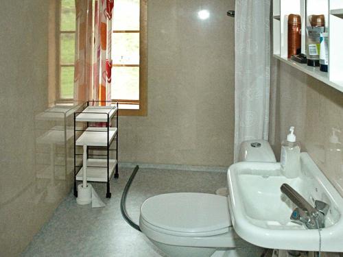 Koupelna v ubytování Three-Bedroom Holiday home in Vågland