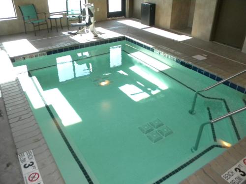 a large swimming pool in a building with at Teddy's Residential Suites Watford City in Watford City