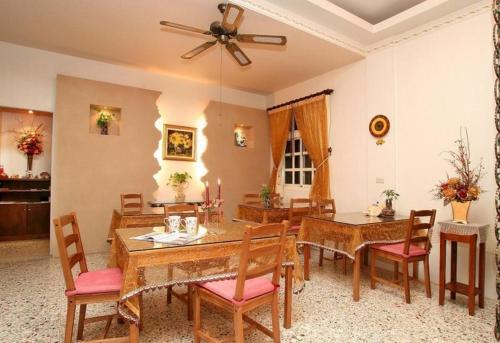 a dining room with a table and chairs and a ceiling fan at Sweetheart Homestay in Luodong