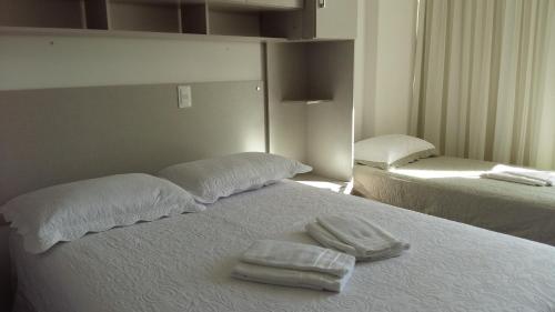 Giường trong phòng chung tại Apto Areias beira-mar