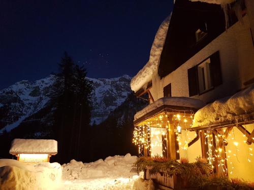 Hotel Ristorante Genzianella om vinteren