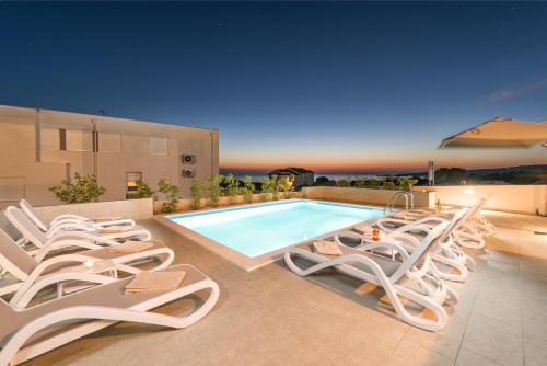 Zdjęcie z galerii obiektu Zara luxury apartment with pool w Novalji