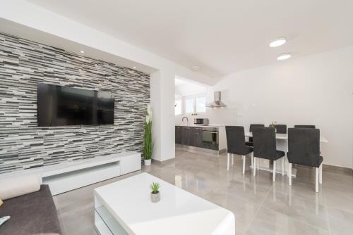 Zdjęcie z galerii obiektu Zara luxury apartment with pool w Novalji