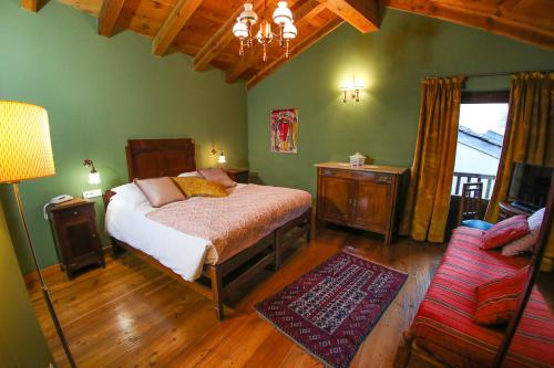 Ένα ή περισσότερα κρεβάτια σε δωμάτιο στο Art Hotel Grandes Murailles