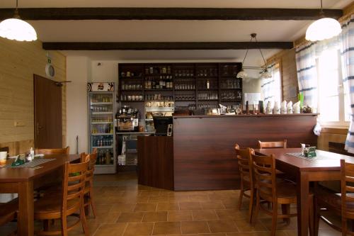 The lounge or bar area at Hospoda na Jizerce