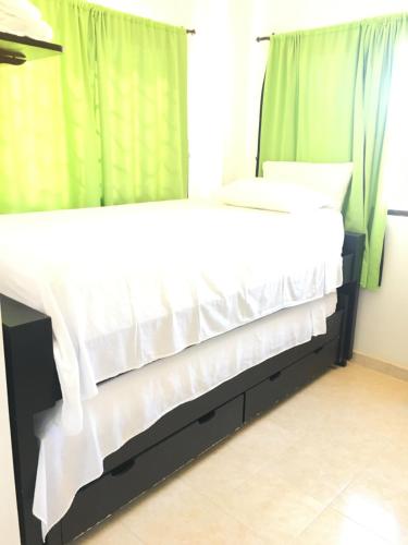 Postel nebo postele na pokoji v ubytování Hotel Ocean Taganga Internacional
