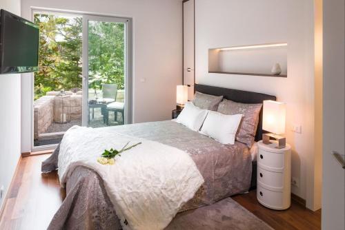 Posteľ alebo postele v izbe v ubytovaní Luxury Seafront Villa Brela Pride with private heated pool at the beach in Brela - Baska Voda