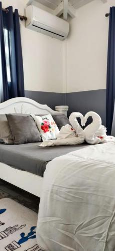เตียงในห้องที่ BUNGALOW DE SAINT JACQUES