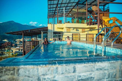 Bazén v ubytování Hotel Shaara nebo v jeho okolí