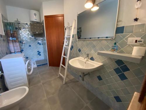 A bathroom at L'Ancora La Ciaccia