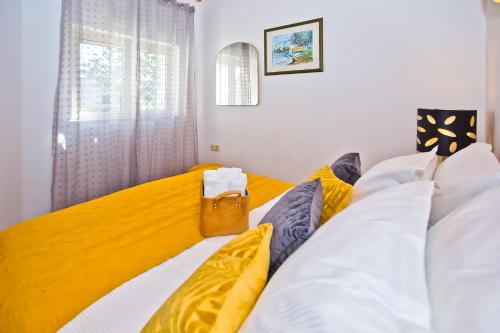 Postel nebo postele na pokoji v ubytování Beach bay Smokvina-20 meter from beach