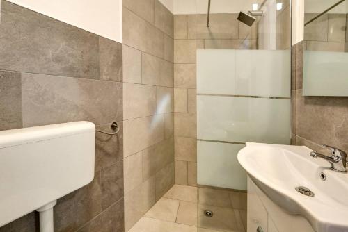 a bathroom with a sink and a mirror at Affittacamere Scenario in Fogliano Redipúglia