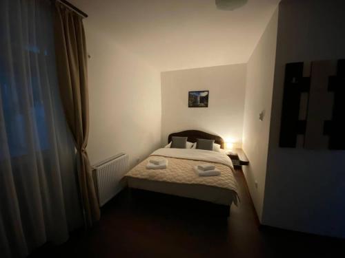 a small bedroom with a bed and a window at Podrinjski san in Loznica