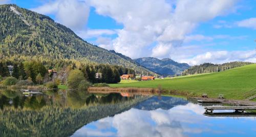 Fotografie z fotogalerie ubytování Hotel Gasthof Seeblick v destinaci Zeutschach