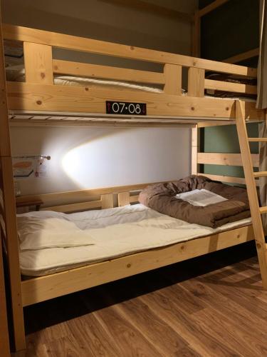 Двох'ярусне ліжко або двоярусні ліжка в номері BEPPU ROJIURA stay&sauna