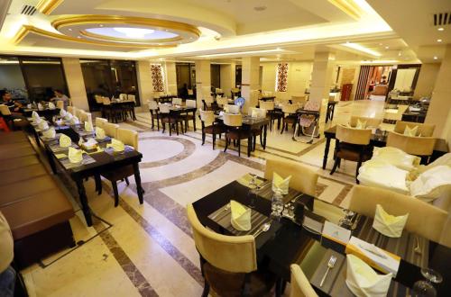 a large room filled with tables and chairs at Ras Al Khaimah Hotel in Ras al Khaimah