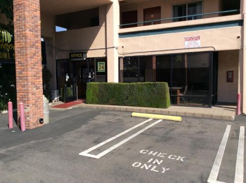Imagen de la galería de New Century Inn, en San Gabriel