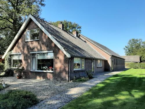 a brick house with a gambrel roof at Hoeve de Laan in Woudenberg