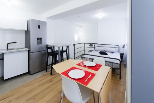 a room with a table and a kitchen and a bed at COSY PUTEAUX QUAI DION BOUTOn in Puteaux