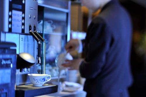 Tetera y cafetera en Kobe Portopia Hotel