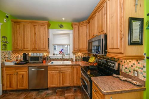 a kitchen with wooden cabinets and a sink at Berrodin Bed & Breakfast in Akron