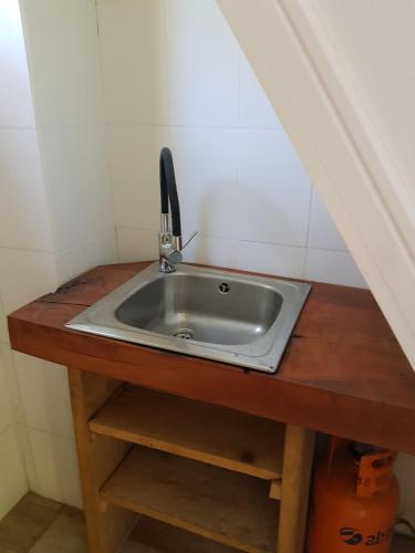 a sink on a wooden table in a room at Casa árbol Conguillio National Park in Melipeuco