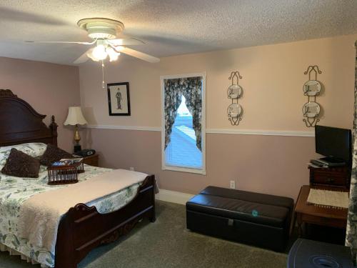 Gallery image of Emerald Necklace Inn Bed and Breakfast in Lakewood