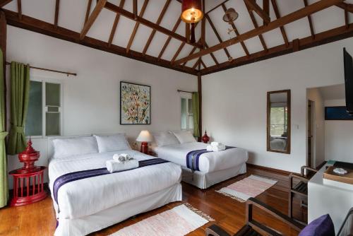 Giường trong phòng chung tại RimPai Cottage