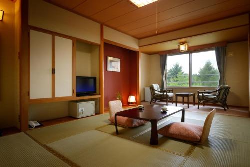 ホテル大平原にあるテレビまたはエンターテインメントセンター