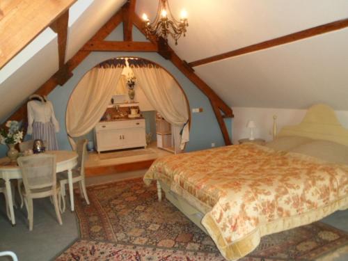 En eller flere senge i et værelse på Les Chambres de Pontfol - Chambres d'hôtes - Guest house