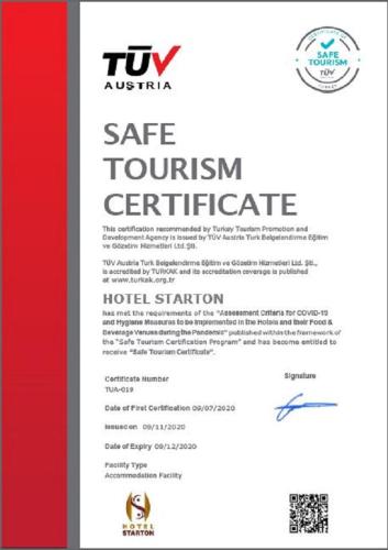 un CV blanc et rouge avec une bande rouge dans l'établissement Starton Hotel, à Ankara
