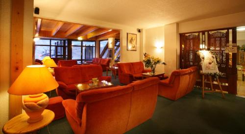 Ο χώρος του lounge ή του μπαρ στο Hotel Le Val Chavière