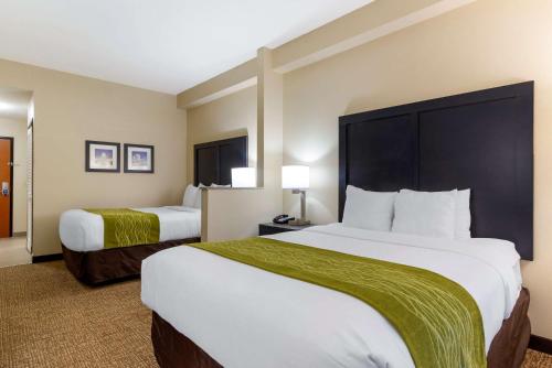 Postel nebo postele na pokoji v ubytování Comfort Inn & Suites Montgomery Eastchase