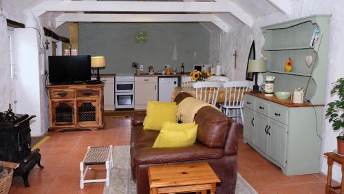 Gallery image of Cowshed Cottage located nr Kynance cove in Lizard