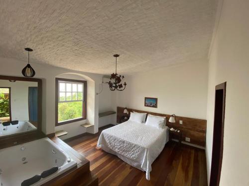 เตียงในห้องที่ Hotel Solar Das Lajes