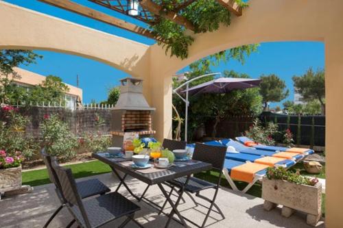 Fotografia z galérie ubytovania Charming Chalet in Alcúdia with Private Pool v Alcudii