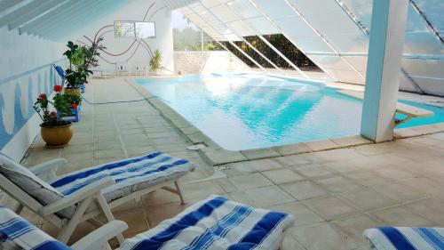 Villa spacieuse à Crastes avec piscine privée et vue montagne