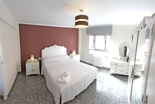 Cama o camas de una habitación en 3 bedrooms appartement with city view balcony and wifi at Villena