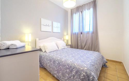 Katil atau katil-katil dalam bilik di Spacious villa in Can Trabal with private pool and jacuzzi 980 m²