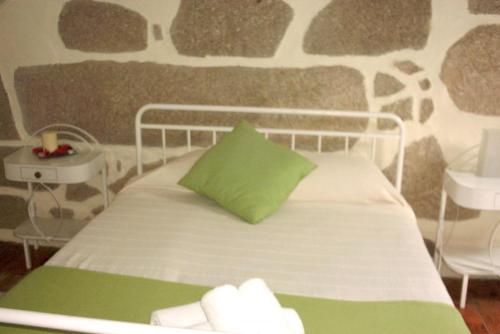 Voodi või voodid majutusasutuse 7 bedrooms house with furnished terrace at Santa Eulalia toas