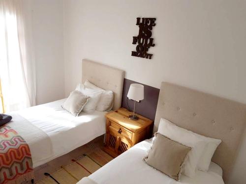 シジョットにある3 bedrooms house at S'Illot Cala Morlanda 600 m away from the beach with furnished terrace and wifiのギャラリーの写真