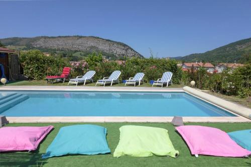 フォワにあるVilla de 4 chambres avec vue sur la ville piscine privee et jacuzzi a Foixのギャラリーの写真