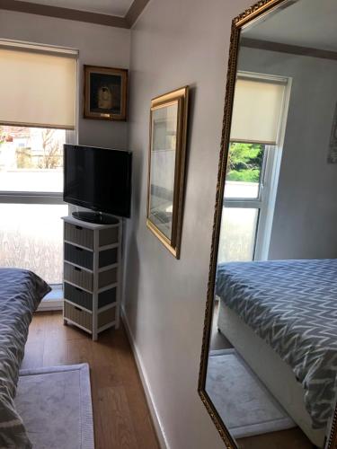 Postel nebo postele na pokoji v ubytování Limegrove Comfortable three bedroom house